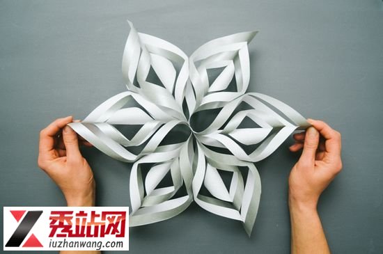 剪纸制作柔美的立体雪花- www.kejidiy.com